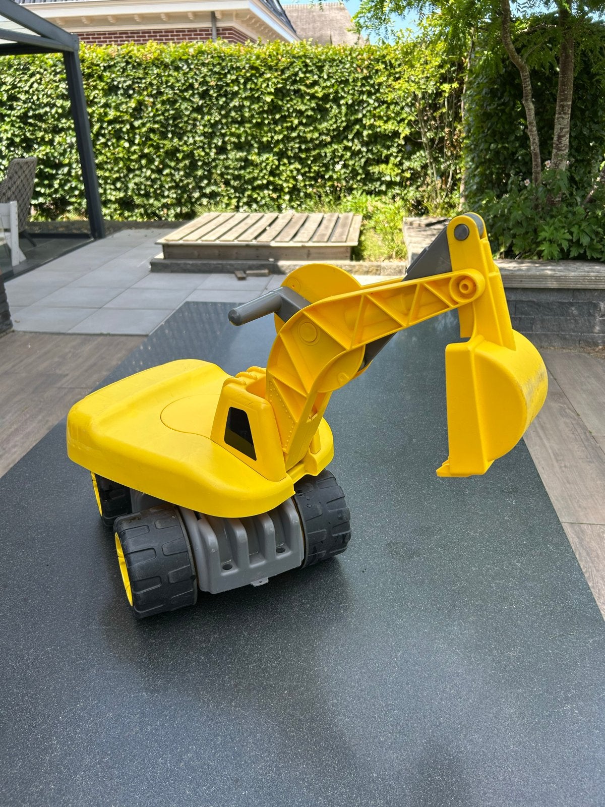 Big power worker kraan voor de zandbak, Ophalen