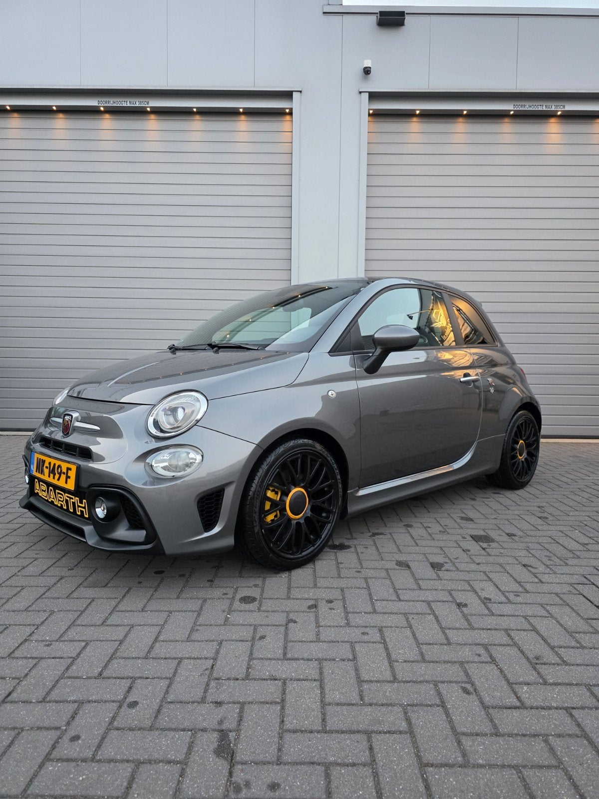 Fiat 500 1.4 T-jet Abarth 595 Automaat 2017 Grijs 180 pk, 145 pk, 40 €/maand, Zwart, 4 cilinders