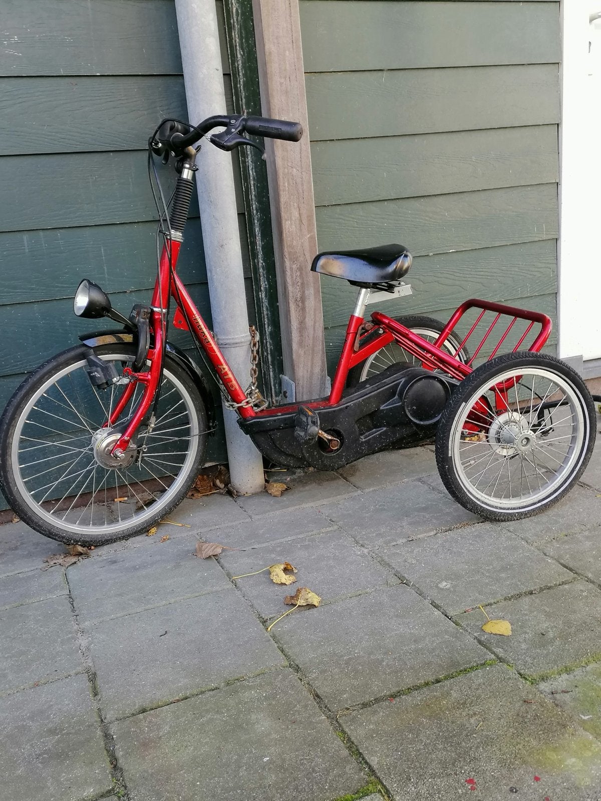 Rode driewieler fiets voor kederen tot 12 yaar  - Gebruikt, Fietsen en Brommers, Ophalen of Verzenden, Gebruikt, Velgrem, Verstelbare zitting
