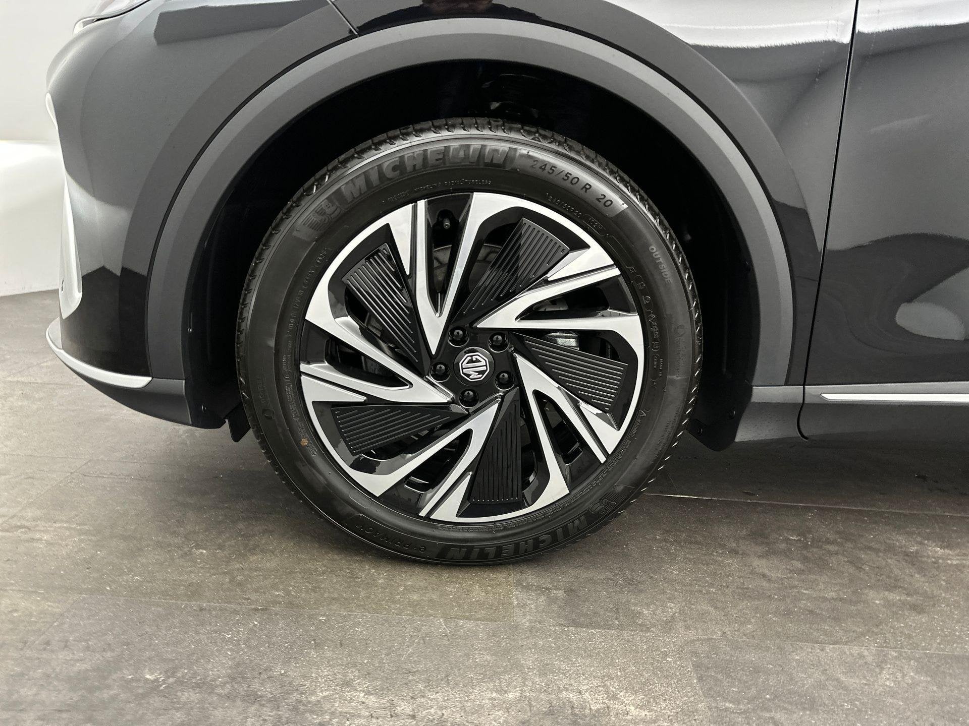 MG MGS6 EV Luxury 2WD 77kWh | 1500kg Trekgewicht | Panoramad, Auto's, Achterwielaandrijving, 530 km, Zwart, Grijs