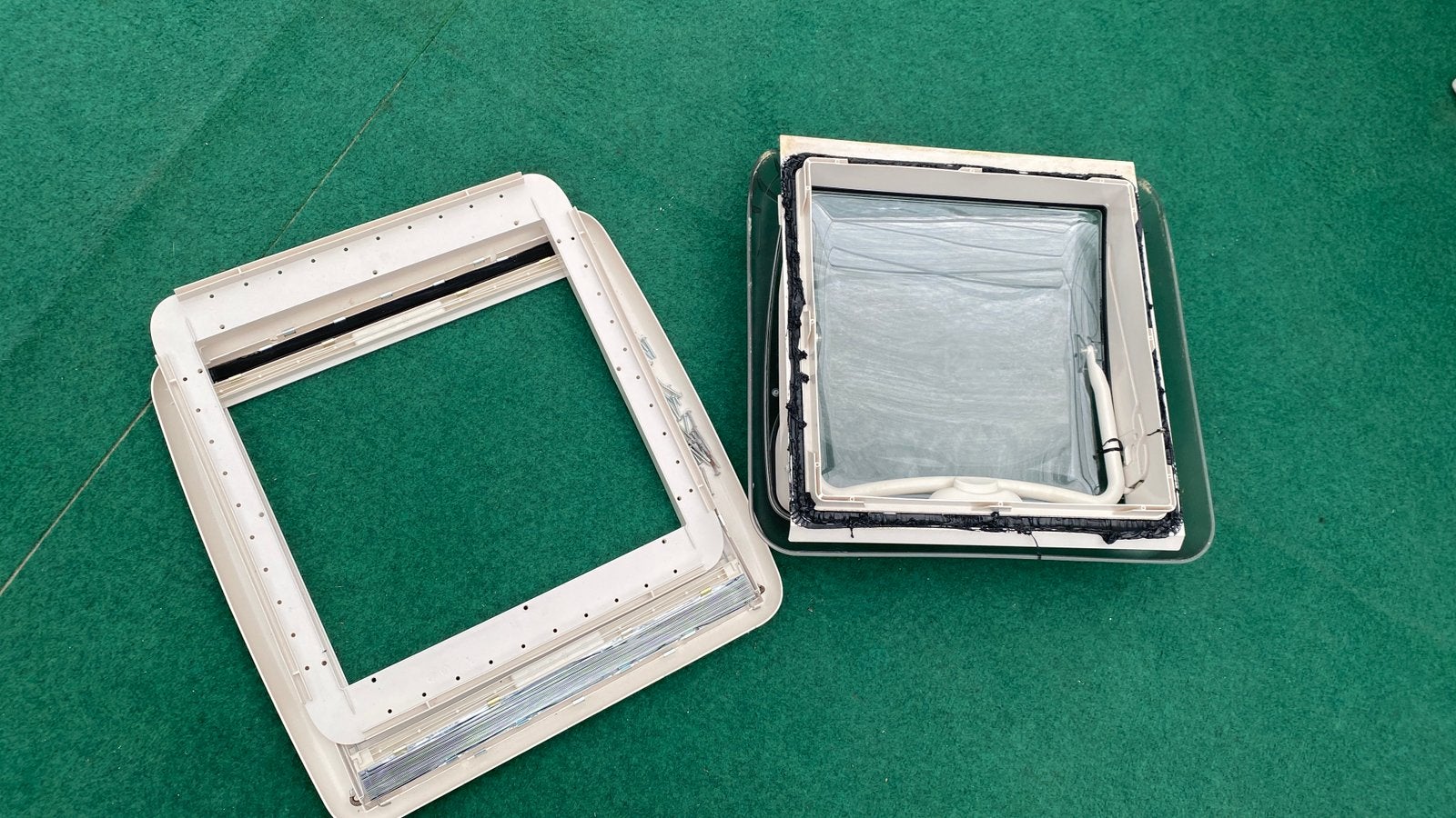 Dakluik mini Heki creme 40x40cm met hor en verduistering, Caravans en Kamperen, Caravan accessoires, Ophalen, Gebruikt