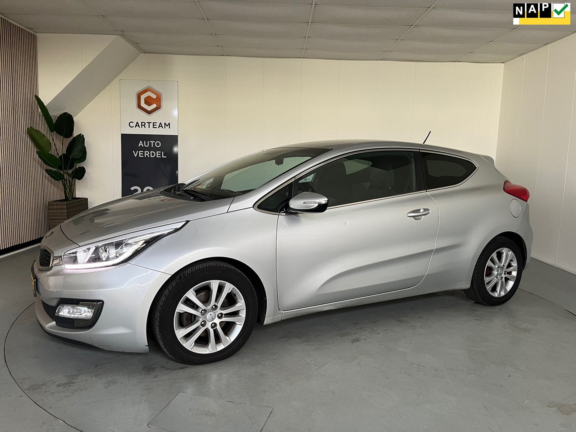 Kia CEE D CEE D Business Airco, LMV, Auto's, Voorwielaandrijving, Euro 5, Gebruikt, 4 cilinders