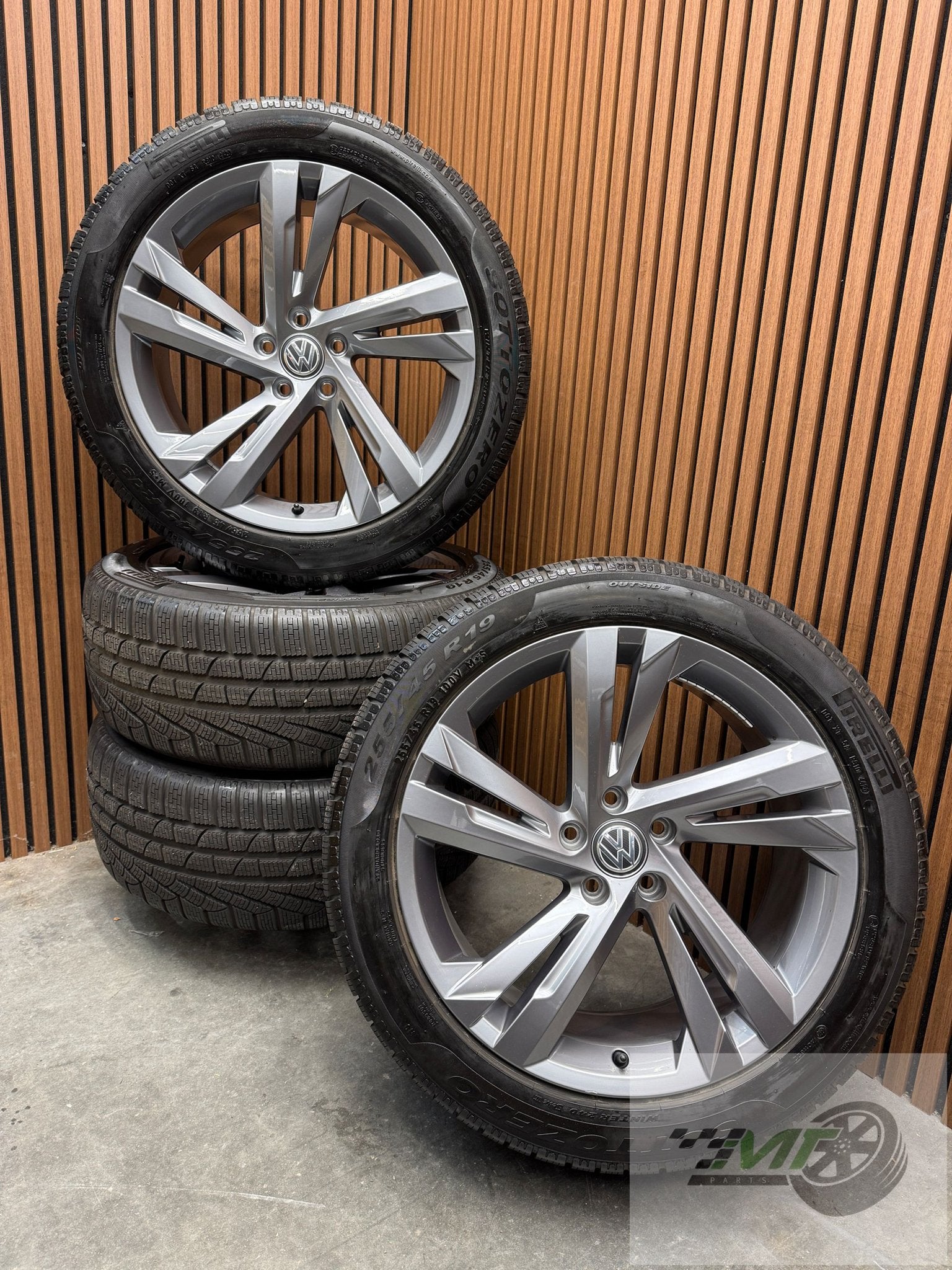 ️ 19" Vw Tiguan Tayron RLine VALENCIA WINTER 255 45 OEM, Auto-onderdelen, Banden en Velgen, 19 inch, Gebruikt, 255 mm, -