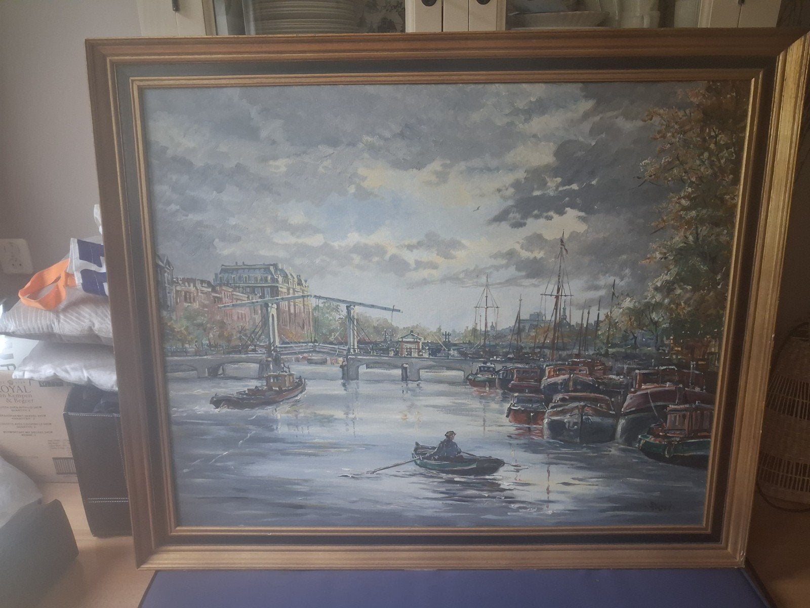 Schilderij Amsterdamse gracht met boten en brug - gesigneerd, Antiek en Kunst, Ophalen of Verzenden