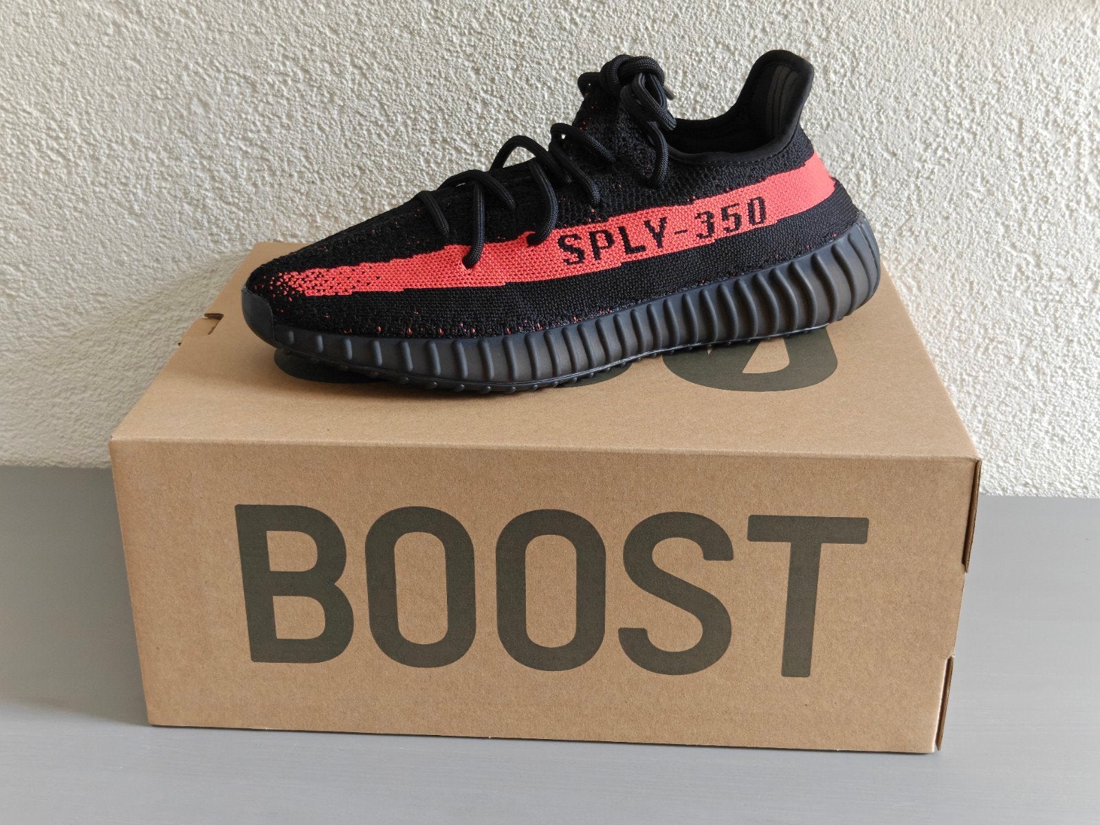 Nieuwe Adidas Yeezy Boost 350 V2 Core 42 2/3, Kleding | Heren, Schoenen, Zwart, Nieuw, Ophalen of Verzenden, Sneakers of Gympen