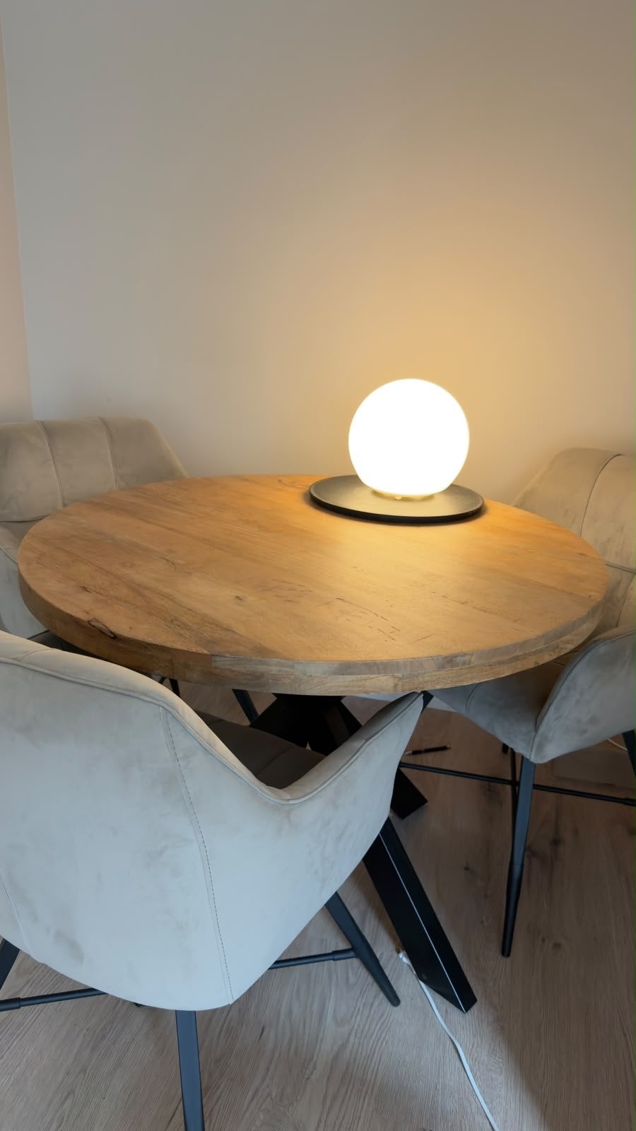 Ronde eettafel met metalen onderstel en 4 stoelen, Ophalen, Gebruikt, 100 tot 150 cm, Rond