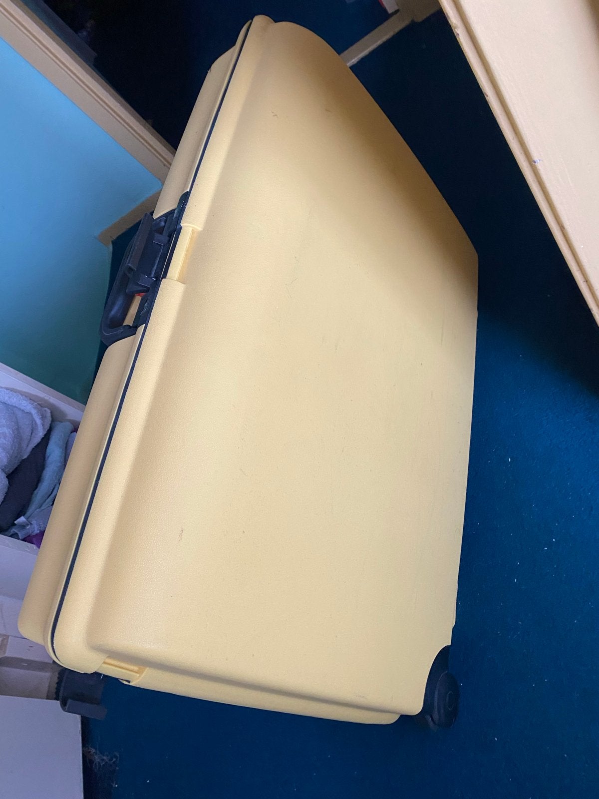 Gele Carlton Koffer met Wieltjes en Cijferslot, Ophalen, Gebruikt, Hard kunststof, Slot