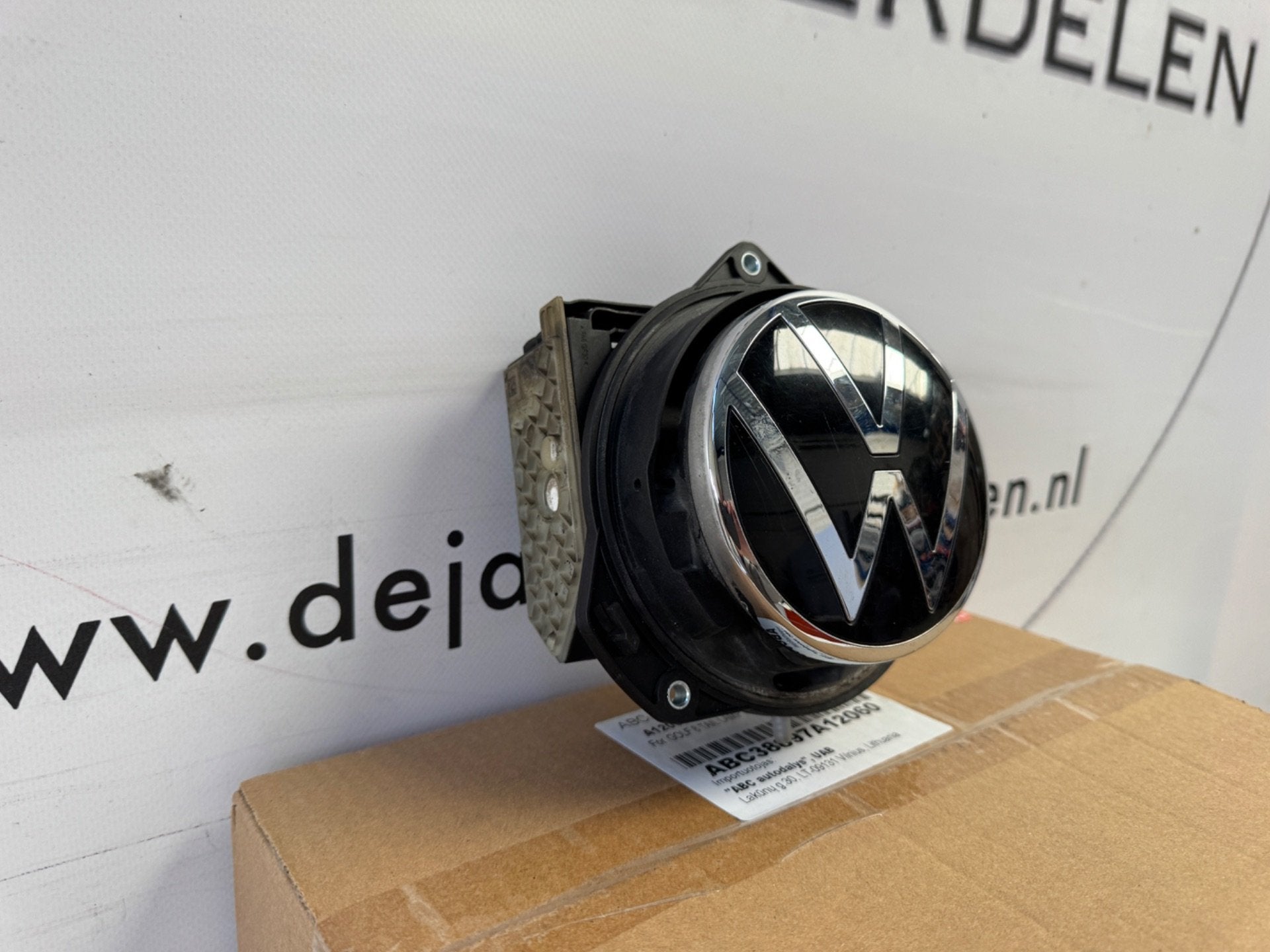 VW GOLF CAMERA EMBLEEMSLUITING LOGO KOFFER ACHTER 5H0971375, Gebruikt, Volkswagen, Volkswagen AG, Achter