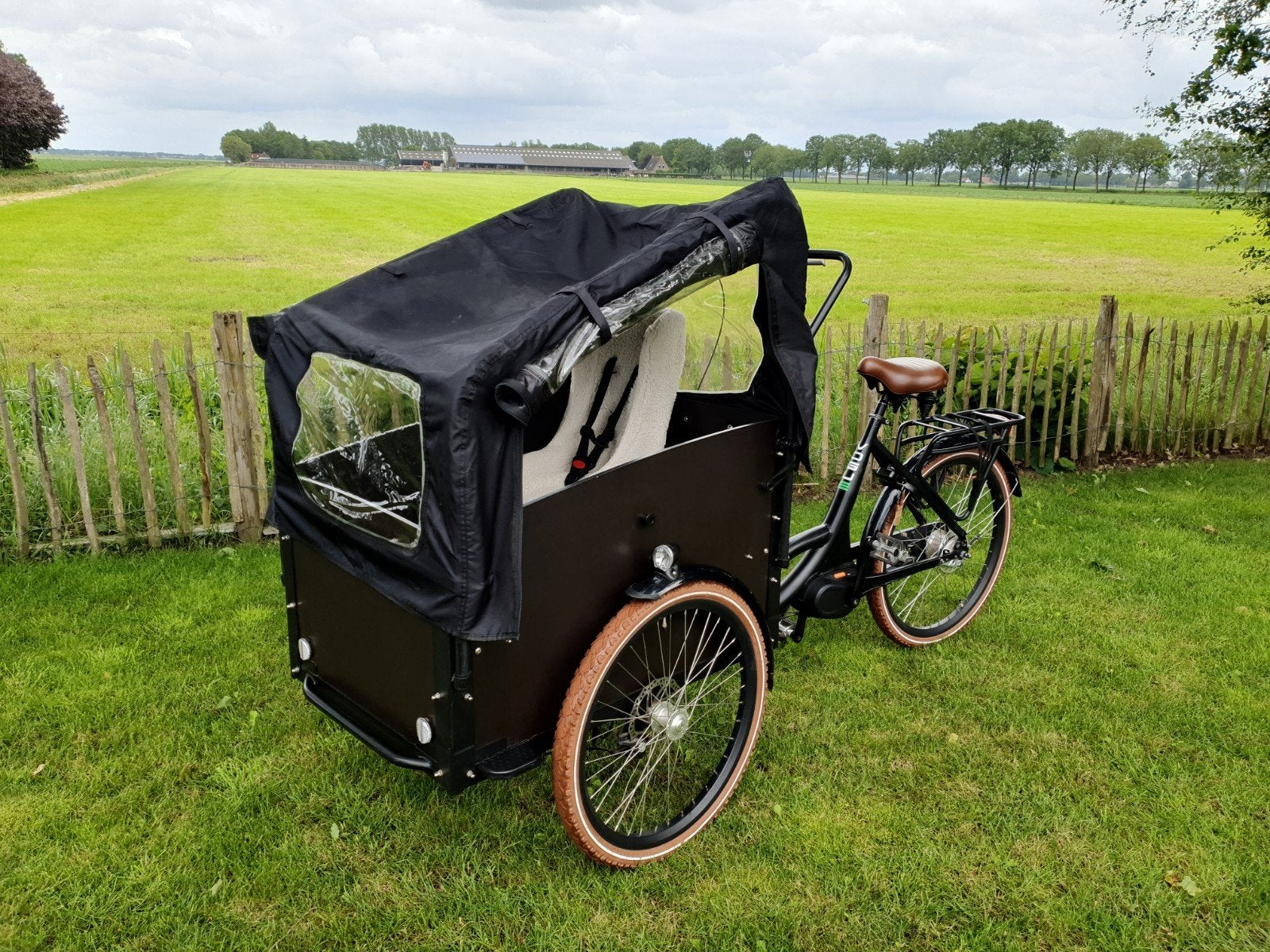 Mooie grote electrische bakfiets, geschikt voor 4 kindjes, 4 kinderen of meer, Huif, Zo goed als nieuw, Ophalen
