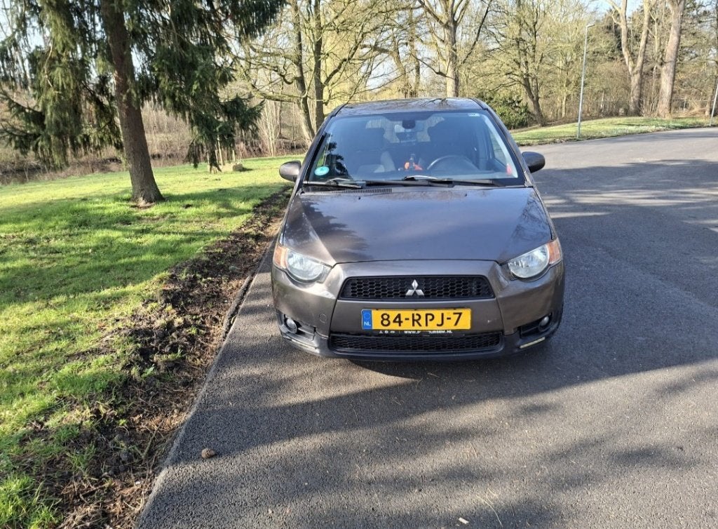 Mitsubishi Colt 1.3 5-DR AUT 2011 Bruin, Auto's, Mitsubishi, Stof, Bruin, Colt, Origineel Nederlands