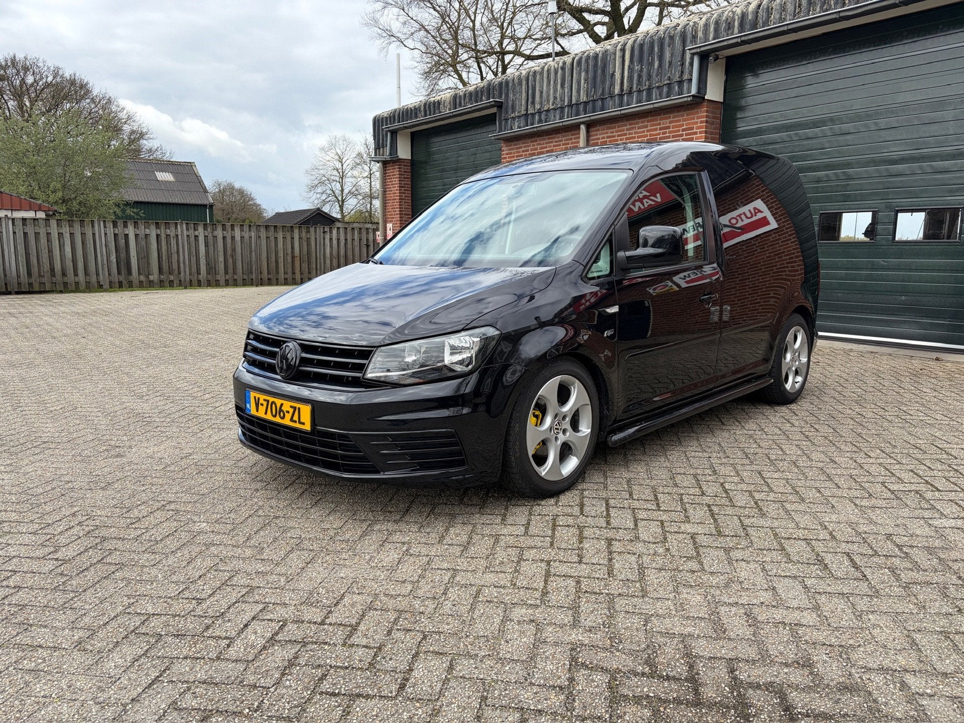 Volkswagen Caddy 2.0 TDI L1H1 Sport verlaagd 140PK!, Gebruikt, 4 cilinders, Volkswagen, Bedrijf