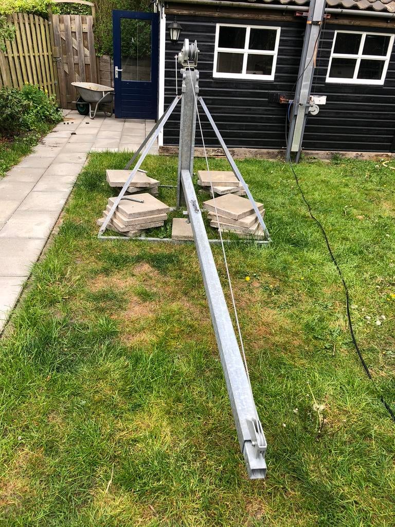Uitschuifbare lichtmast /zend mast Fabriek 's, Ophalen, Zo goed als nieuw, Mast