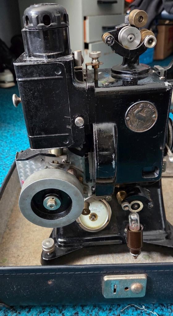 Pathé Rural 17.5mm cinema projector, Ophalen, Voor 1940, Projector