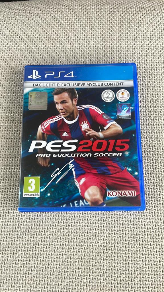 PES 2015 Pro Evolution Soccer PS4 - Zo goed als nieuw, Ophalen of Verzenden, Zo goed als nieuw, Sport, 3 spelers of meer