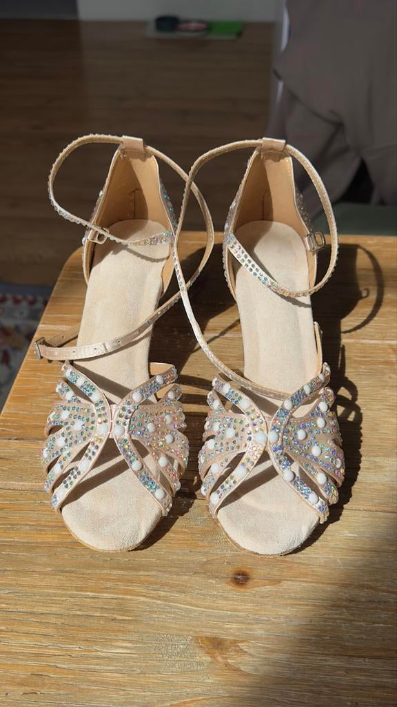 Nieuwe Latin dansschoenen - Maat 40 - Beige, Ophalen of Verzenden, Nieuw, Schoenen