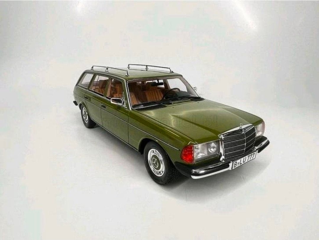 BOS MERCEDES 200T W123 Green 1982 1/18, Ophalen of Verzenden, Zo goed als nieuw, Overige merken