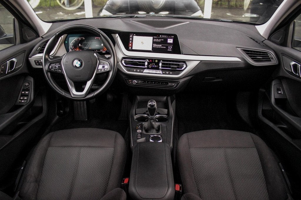 BMW 1-serie 116d F40 Executive Edition | 1e eigenaar | NL Au, Auto's, BMW, Stof, Gebruikt, 1350 kg, 116 pk