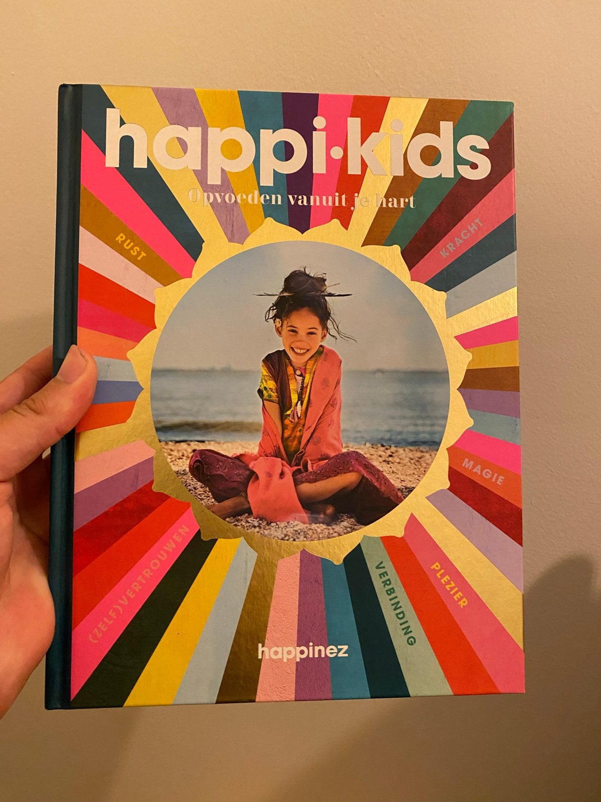Happi.kids: Opvoeden vanuit je hart - Happinez, Ophalen of Verzenden, Zo goed als nieuw, Opvoeding tot 6 jaar
