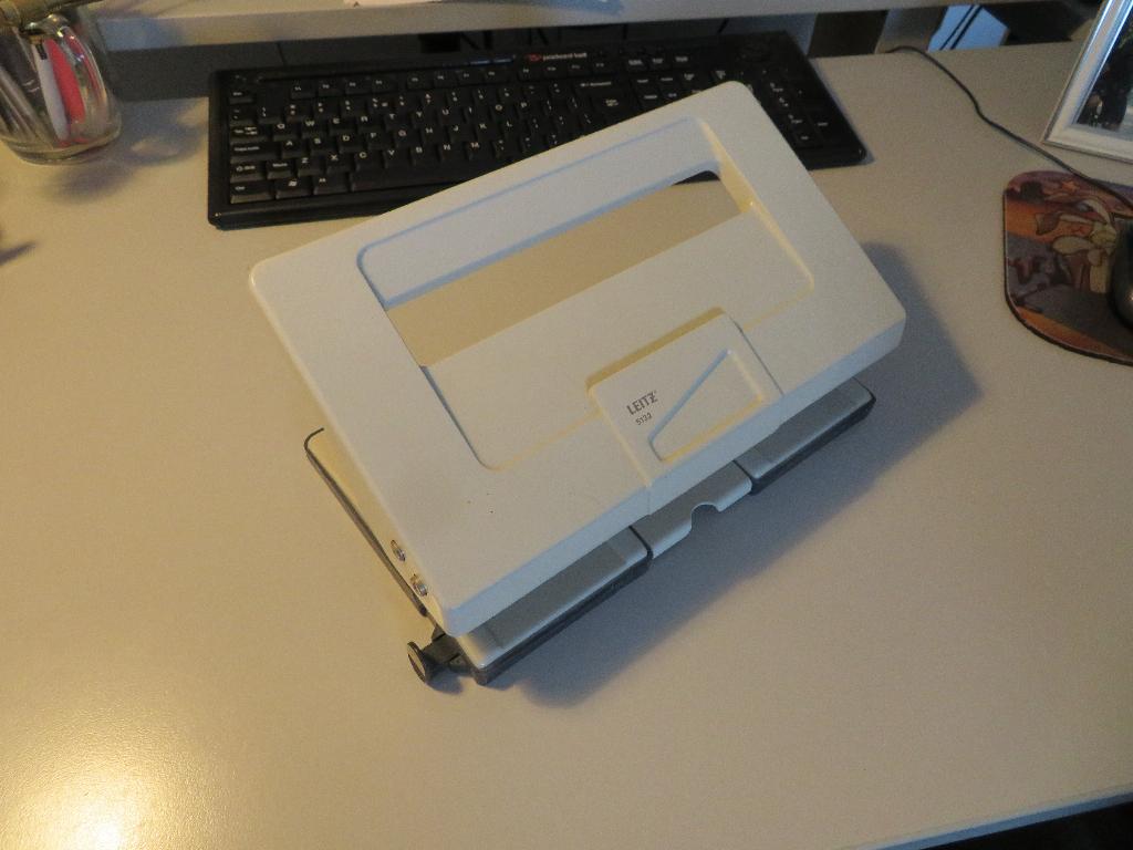 Leitz 4 gaats perforator (type 5132), Diversen, Ophalen, Zo goed als nieuw
