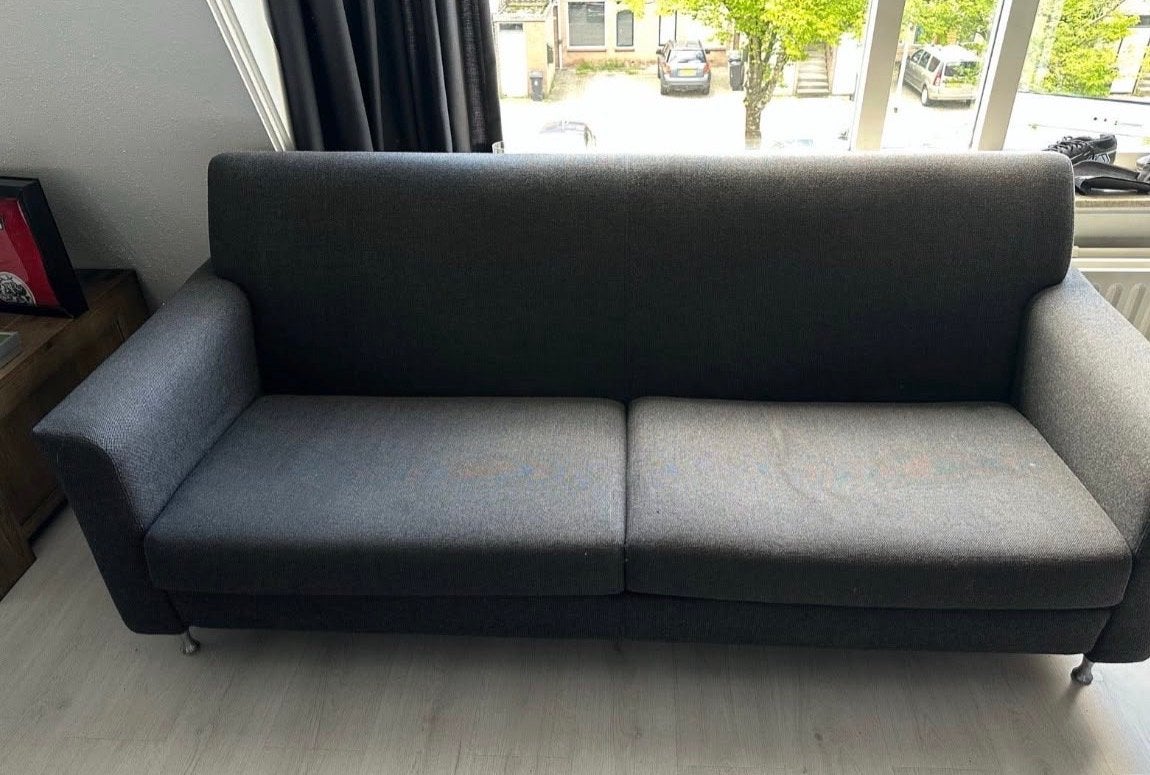 Comfortabele grijze tweezitsbank, Ophalen, Gebruikt, 150 tot 200 cm, Tweepersoons