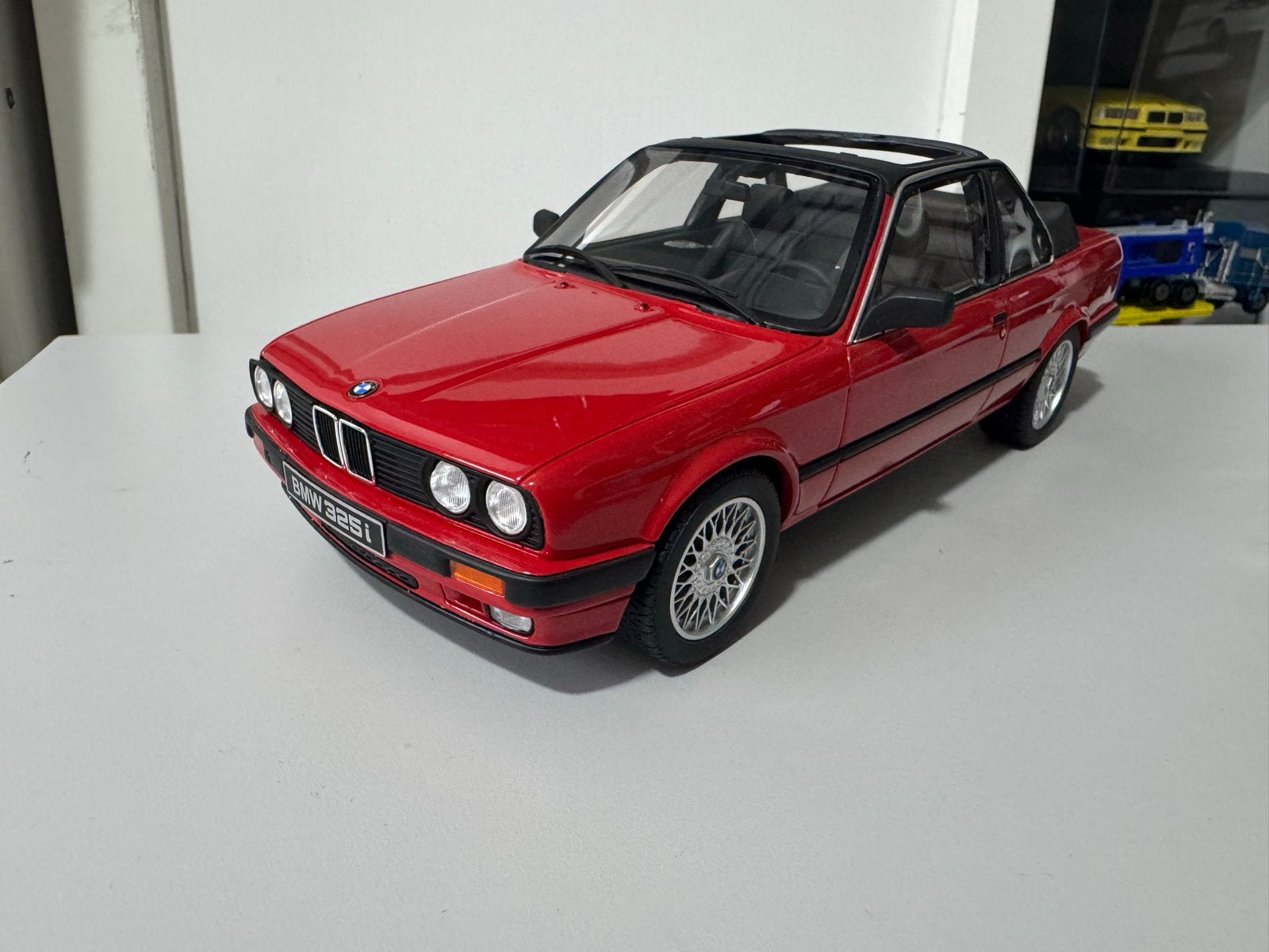 BMW E30 Baur 325i Rood - OT767 Modelauto, Ophalen, Zo goed als nieuw, Auto, OttOMobile