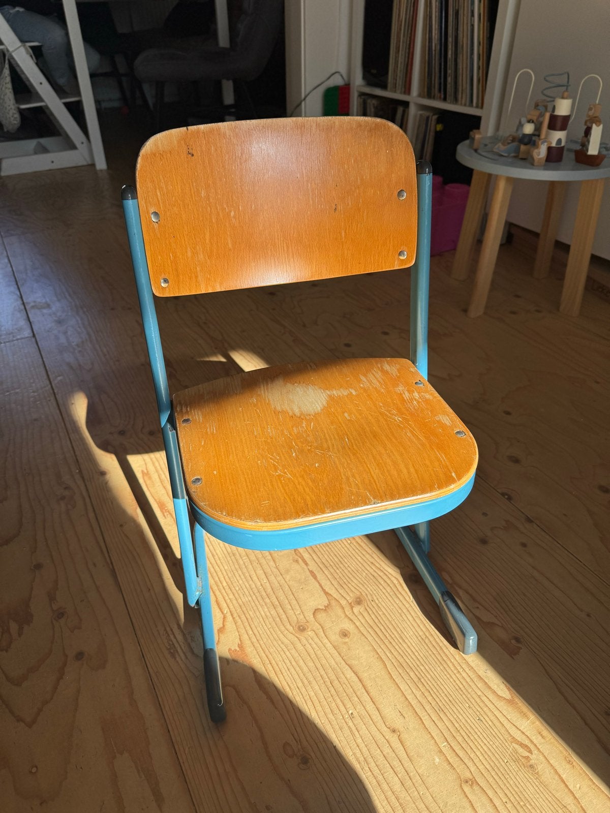 Vintage schoolstoel voor kind - Hout en metaal, Huis en Inrichting, Ophalen, Gebruikt, Blauw, Eén