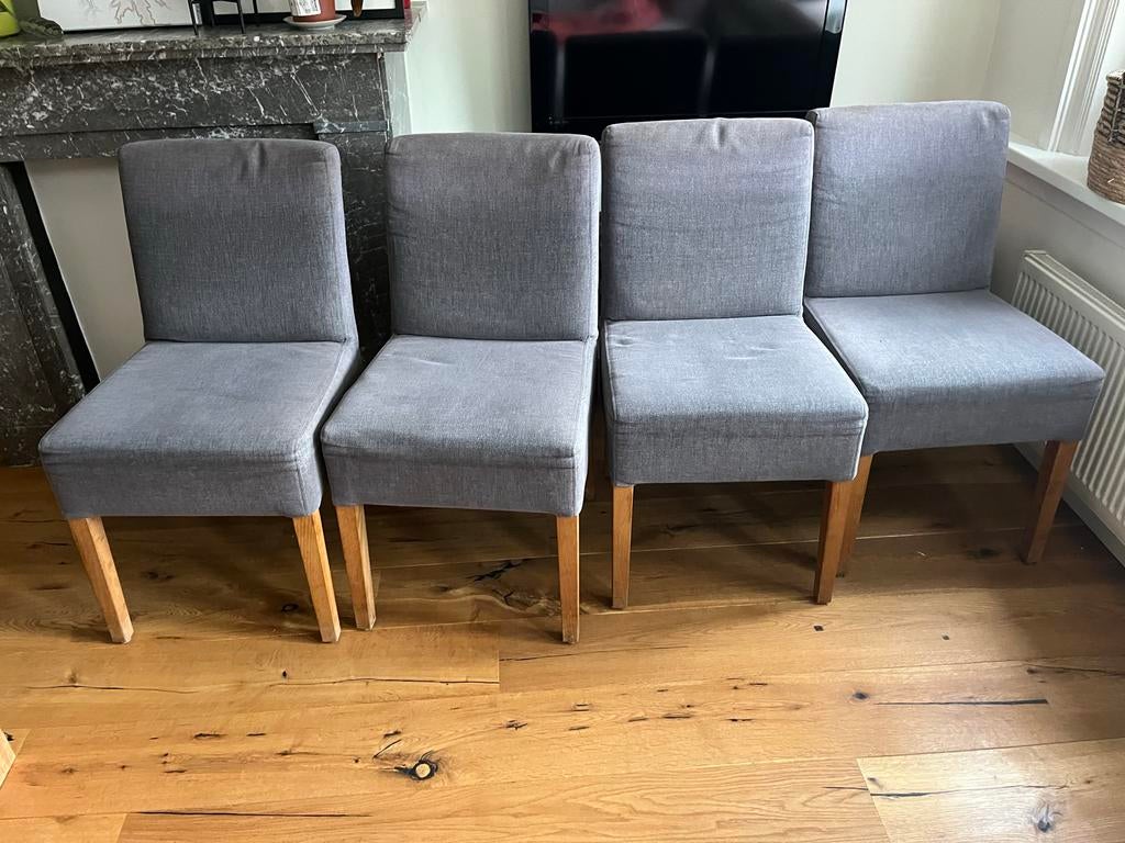 Gratis - Set van 4 grijze eetkamerstoelen, Huis en Inrichting, Banken | Sofa's en Chaises Longues, Ophalen, Gebruikt, Minder dan 75 cm