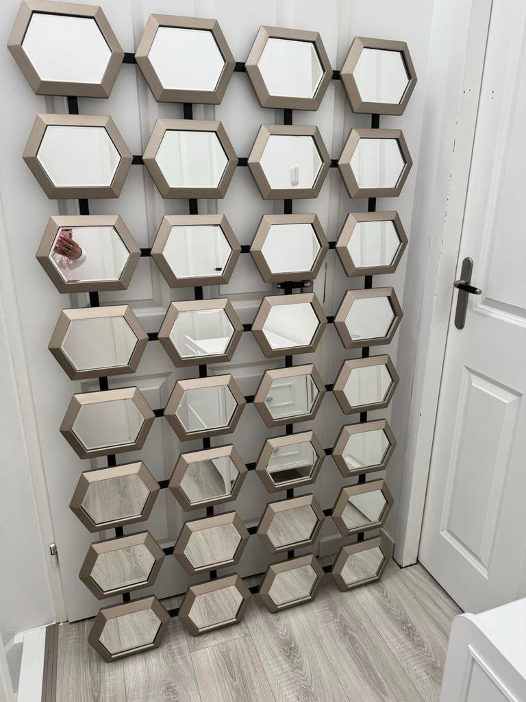 Decoratieve spiegelwand met hexagonale spiegels, Ophalen of Verzenden, Zo goed als nieuw, 75 tot 100 cm, Overige vormen