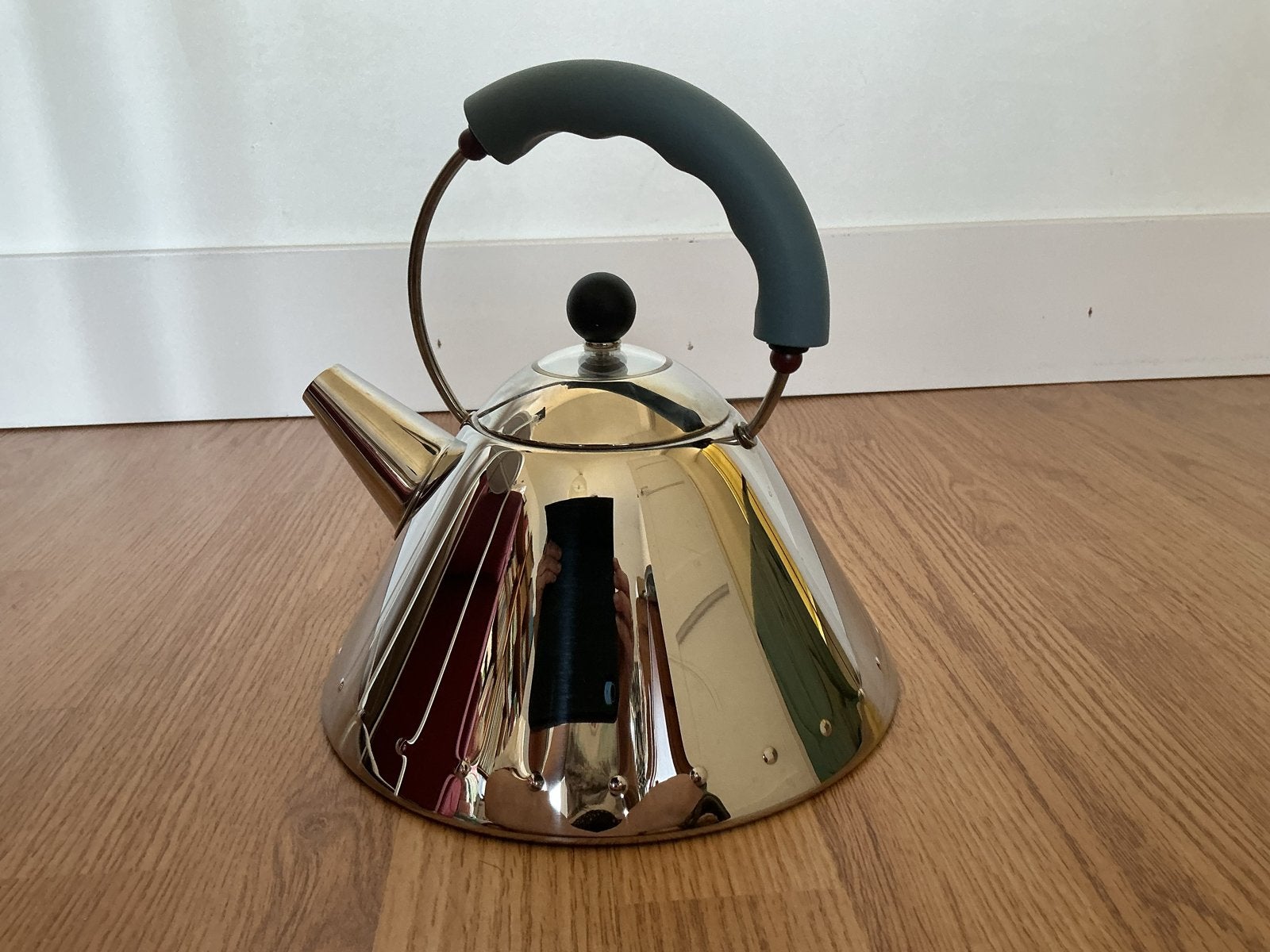 Alessi 9093 fluitketel met vogel - Zo goed als nieuw, Theepot/fluitketel, Zilver, Ophalen of Verzenden, Zo goed als nieuw