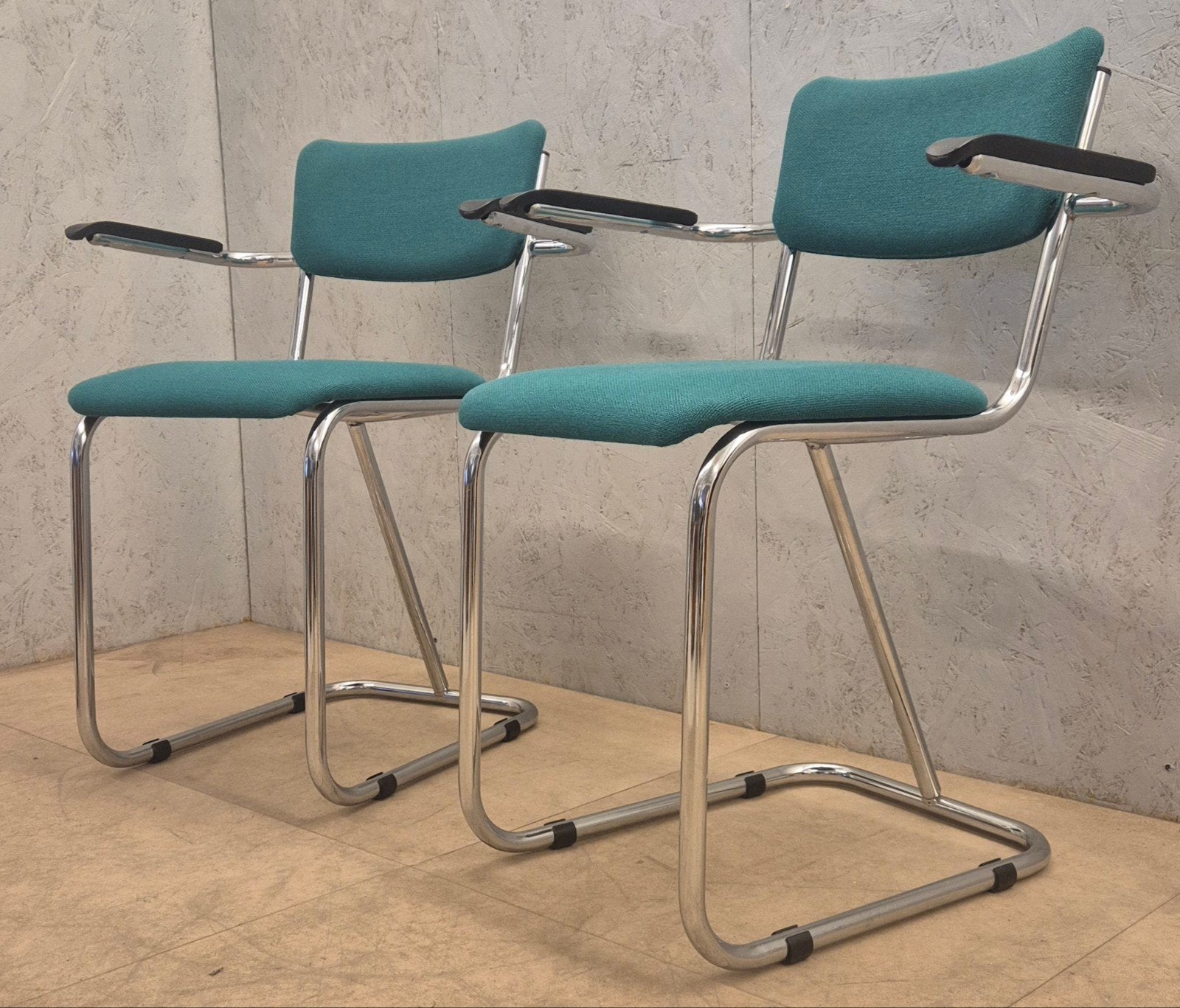Set 2 design stoelen Gispen stijl met armleuningen, Ophalen, Gebruikt, Overige kleuren, Stof