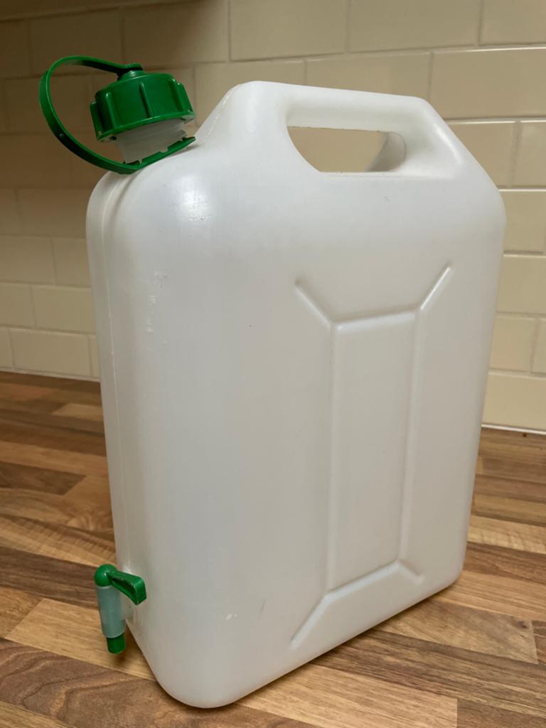 Jerrycan met kraantje - 10 liter, Caravans en Kamperen, Ophalen of Verzenden, Zo goed als nieuw