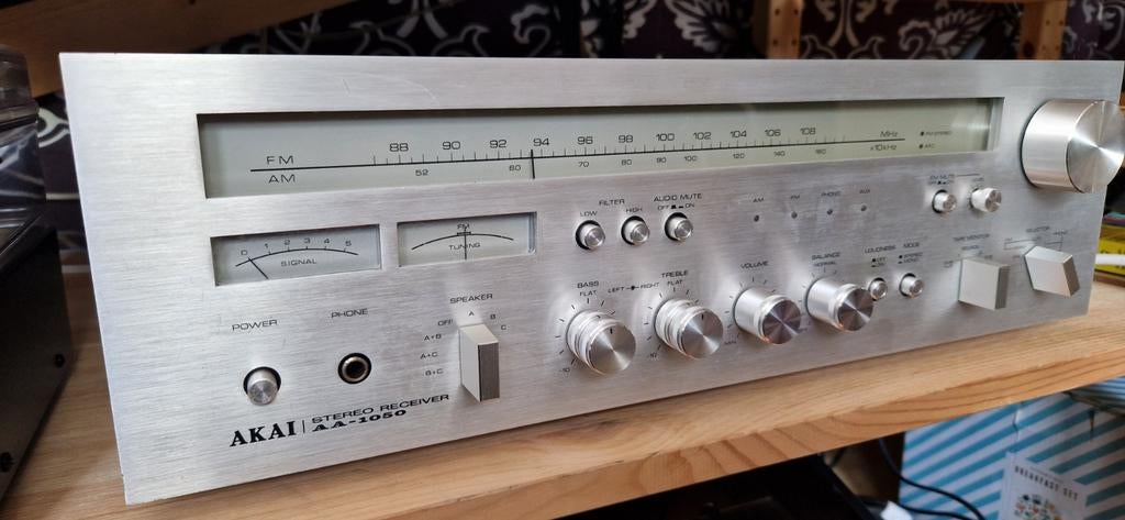 AKAI AA-1050, Zo goed als nieuw, Ophalen, Overige merken, Minder dan 60 watt