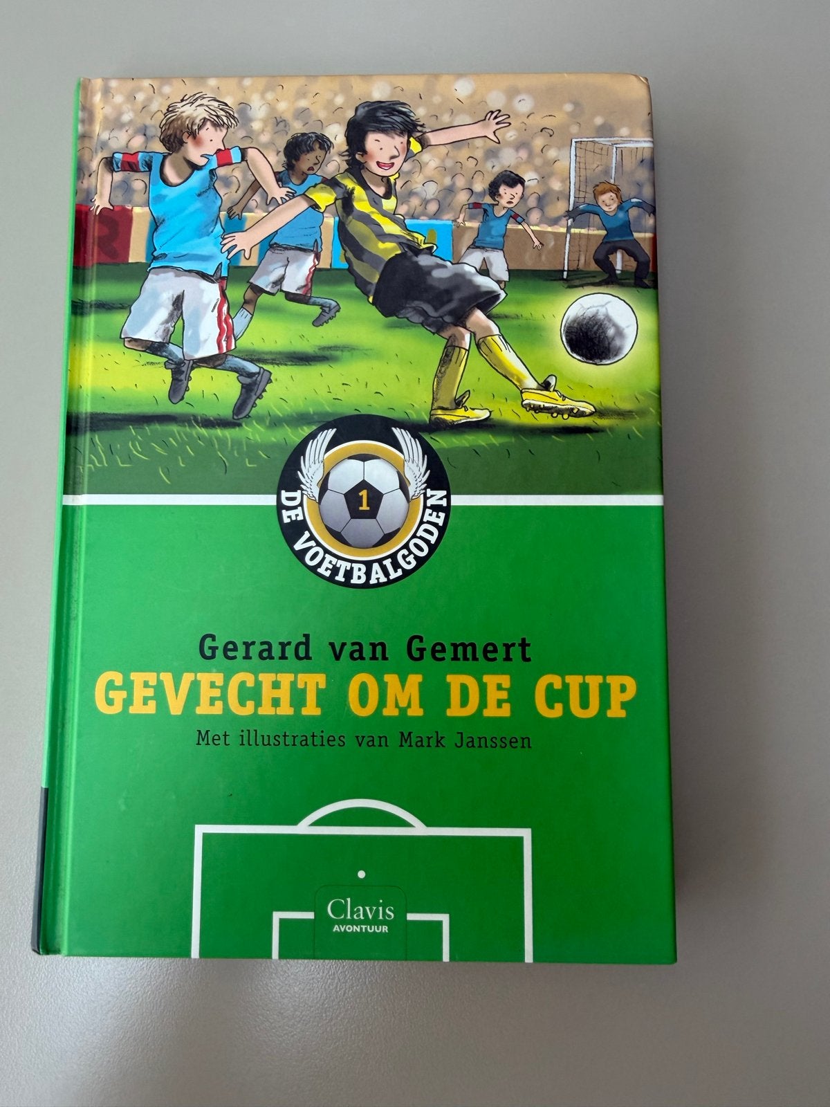 Gevecht om de Cup - Gerard van Gemert, Boeken, Kinderboeken | Jeugd | onder 10 jaar, Ophalen of Verzenden, Gelezen, Fictie algemeen