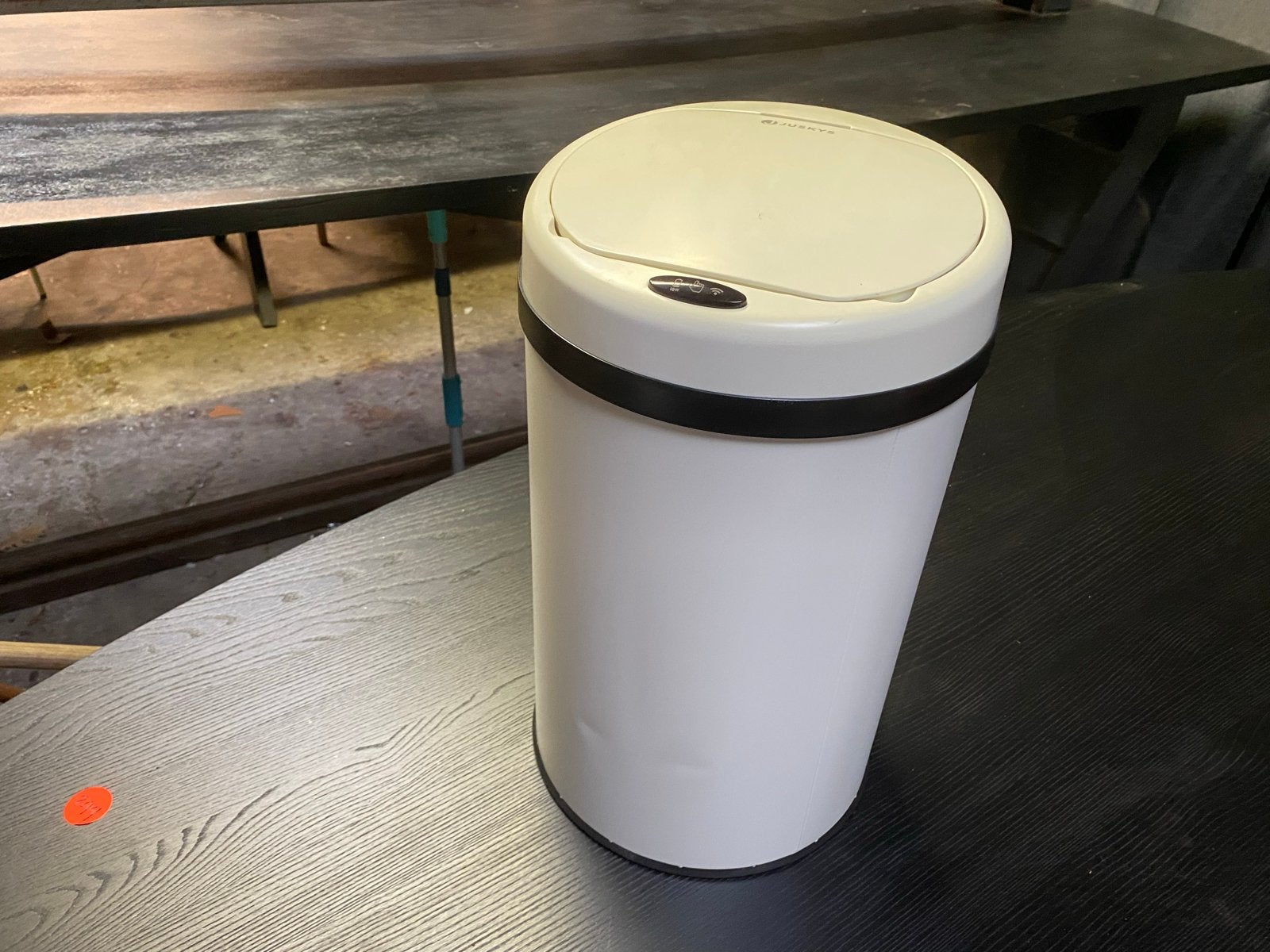 Beige elektrische sensor afvalemmer op penlight batterijen, Ophalen, 50 – 75, Nieuw, 20 tot 30 liter