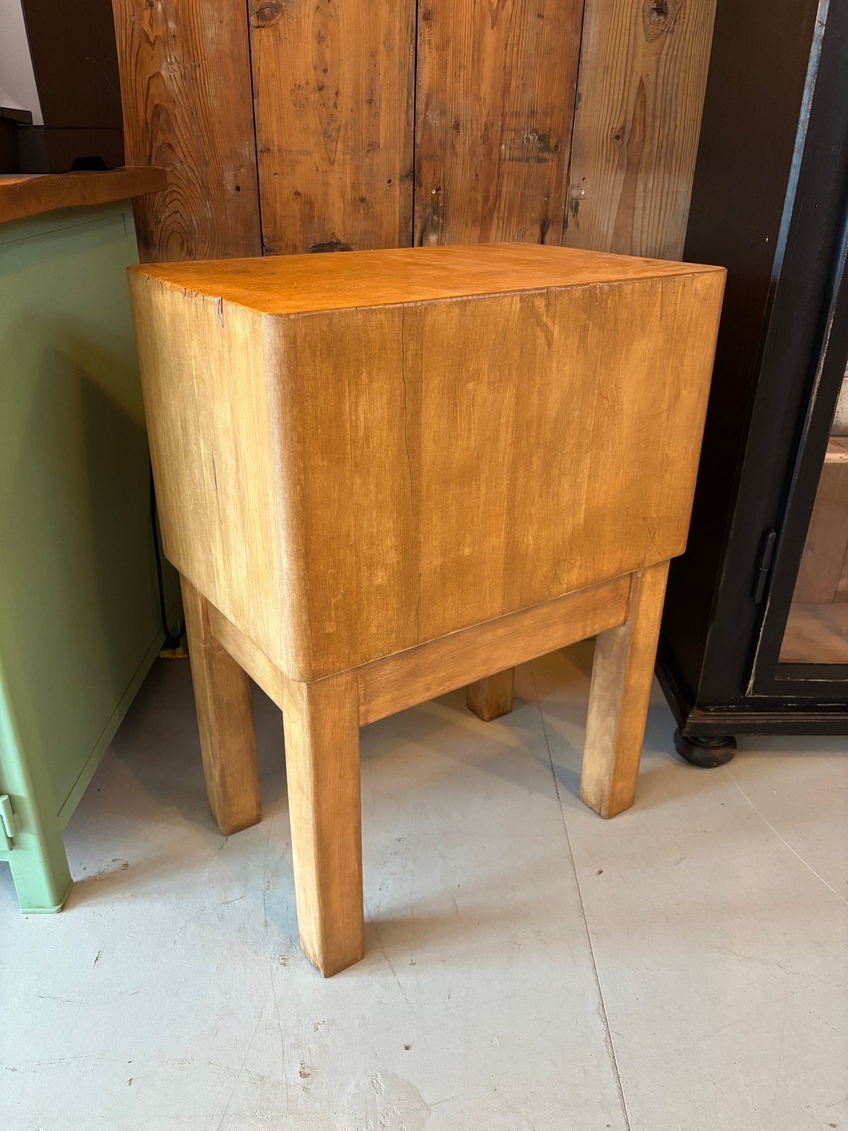 Vintage houten slagersblok | Hakblok | Bijzettafel | Tafel, Antiek en Kunst, Verzenden