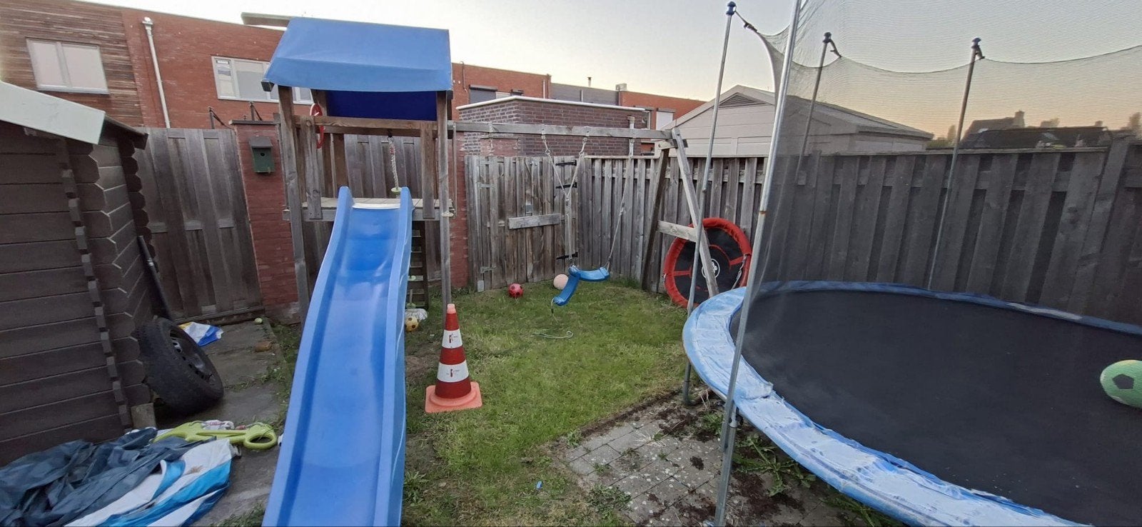Wickey speeltoestel met glijbaan, huisje, schommels., Kinderen en Baby's, Speelgoed | Buiten | Speeltoestellen, Ophalen, Klimtouw