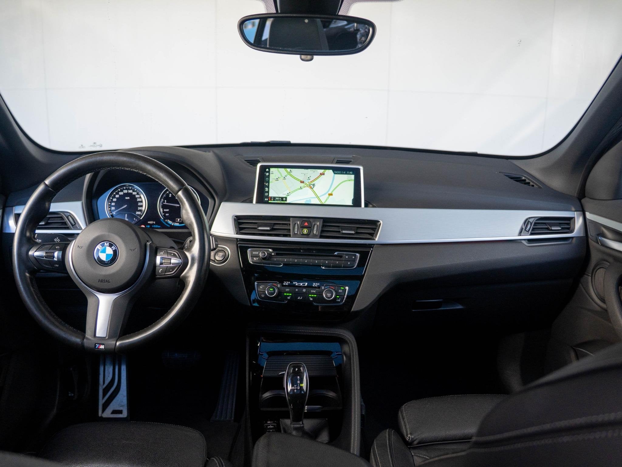 BMW X1 xDrive20i | High Executive | M Sportpakket | Achterui, Auto's, BMW, 1998 cc, Stof, Gebruikt, Wit