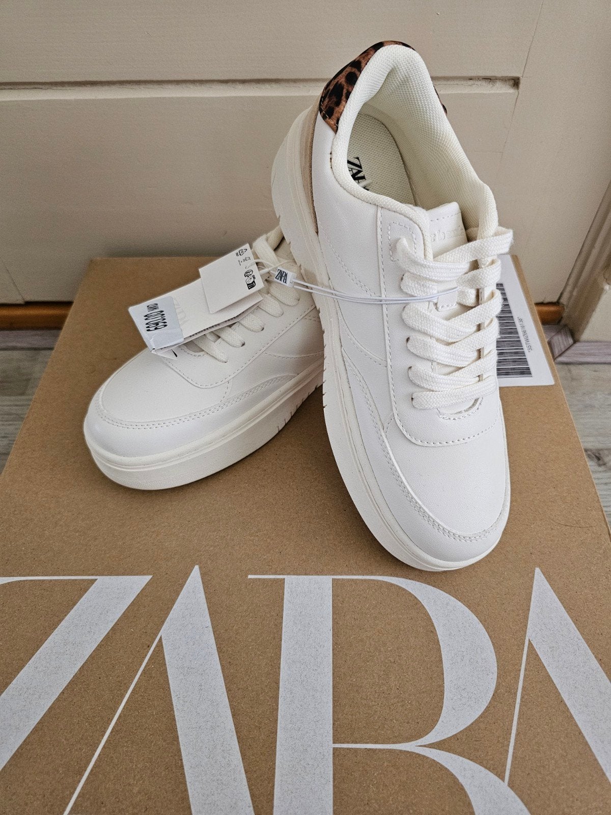 Zara Plateau Sneakers met Luipaardprint Detail, Kleding | Dames, Schoenen, Nieuw, Ophalen of Verzenden, Sneakers of Gympen, Wit