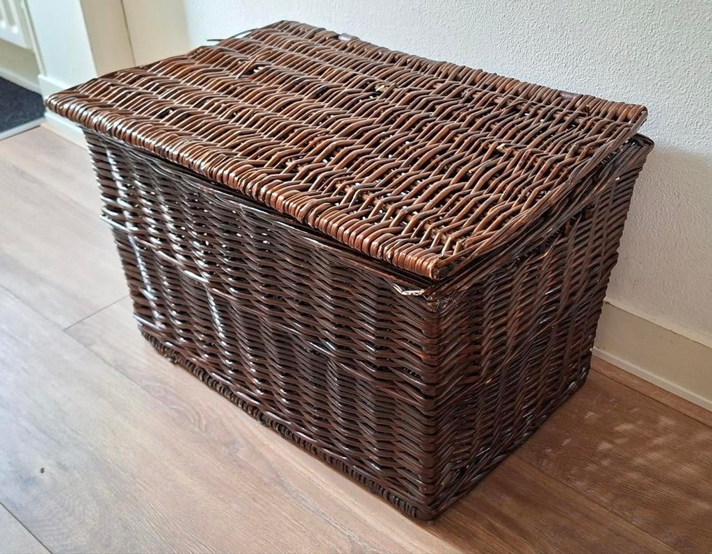 Rieten kist, Huis en Inrichting, Woonaccessoires | Schalen en Manden, Ophalen, Gebruikt, Mand, Riet