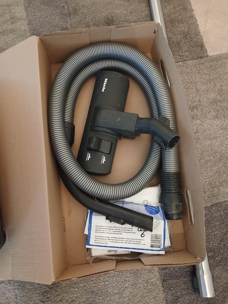 Miele Electronic 1800 W Stofzuiger - Rood, Stofzak, Gebruikt, Geschikt voor harde vloeren, Ophalen of Verzenden