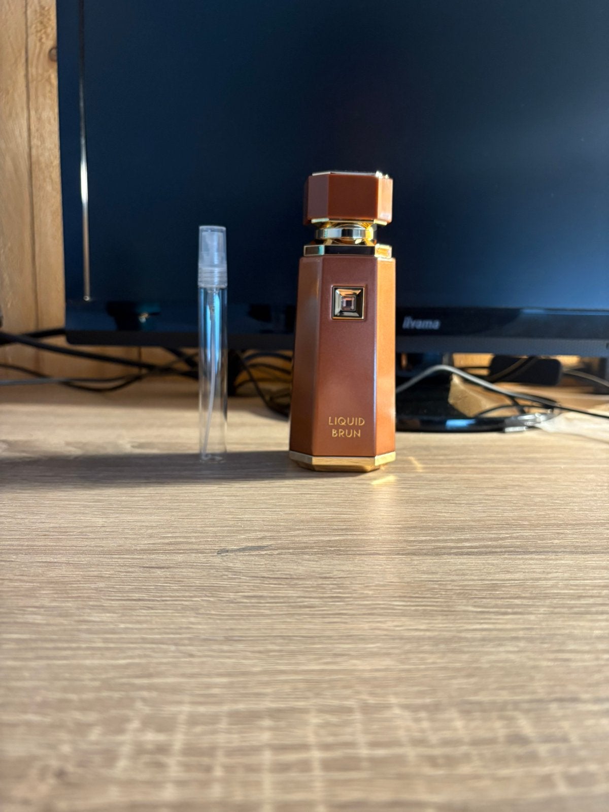 Liquid Brun (EXTRAIT OOK) samples, Sieraden, Tassen en Uiterlijk, Uiterlijk | Parfum, Ophalen of Verzenden, Zo goed als nieuw