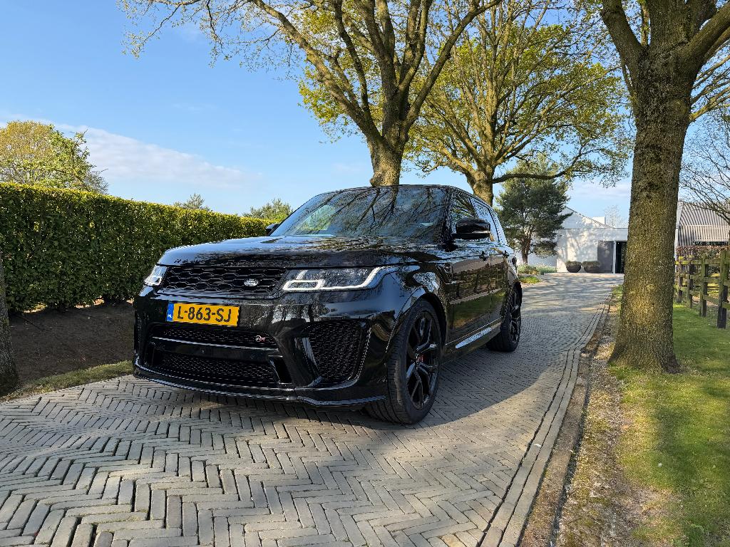 Land Rover Range Rover (sport) SVR Carbon Edition BTW auto, Auto's, Land Rover, Automaat, 3000 kg, Zwart, Leder