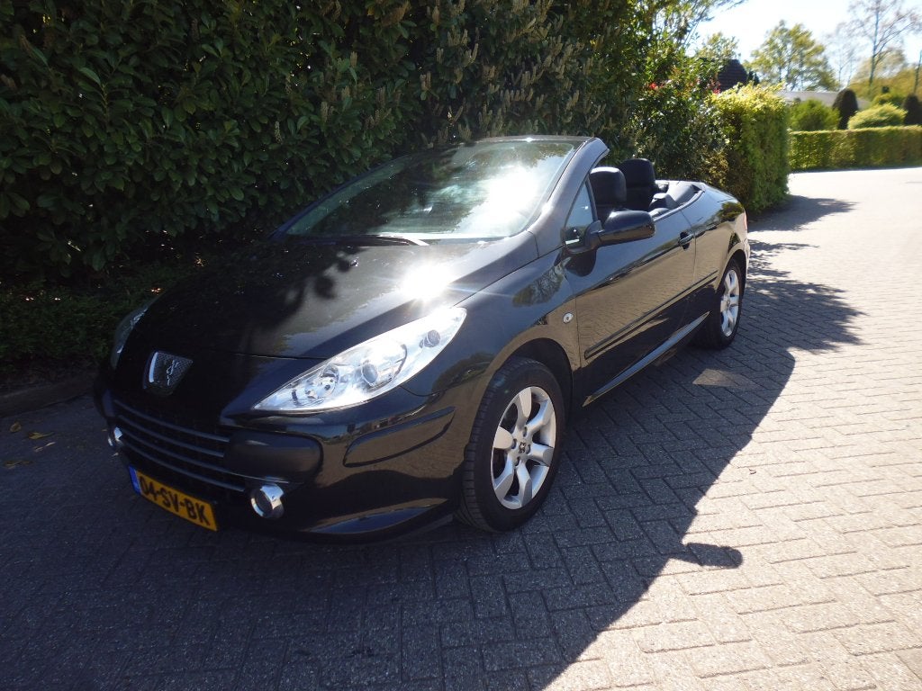 Peugeot 307 2.0 16V CC CABRIO LERENBEKLEDING CRUISE LMV ECC, Auto's, Peugeot, Voorwielaandrijving, Zwart, 4 cilinders, Cabriolet