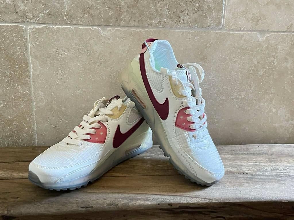 Nike Air Max 90 Terrascape 'Summit White/Pink' - Maat 38, Wit, Nieuw, Ophalen of Verzenden, Sneakers of Gympen