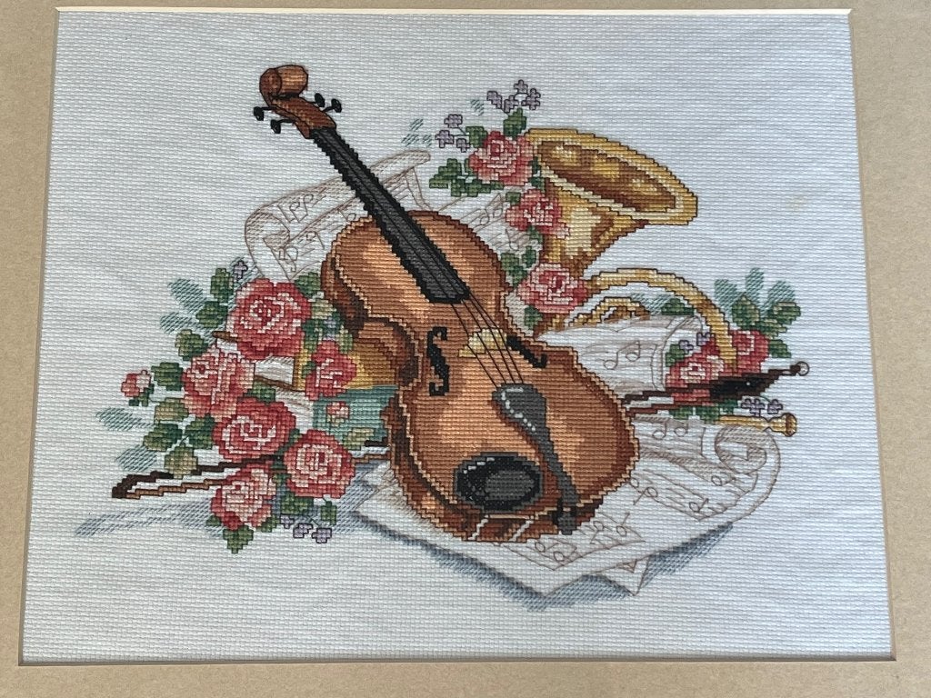 Viool geborduurd en mooi ingelijst, Minder dan 50 cm, Ophalen of Verzenden, Zo goed als nieuw, Schilderij