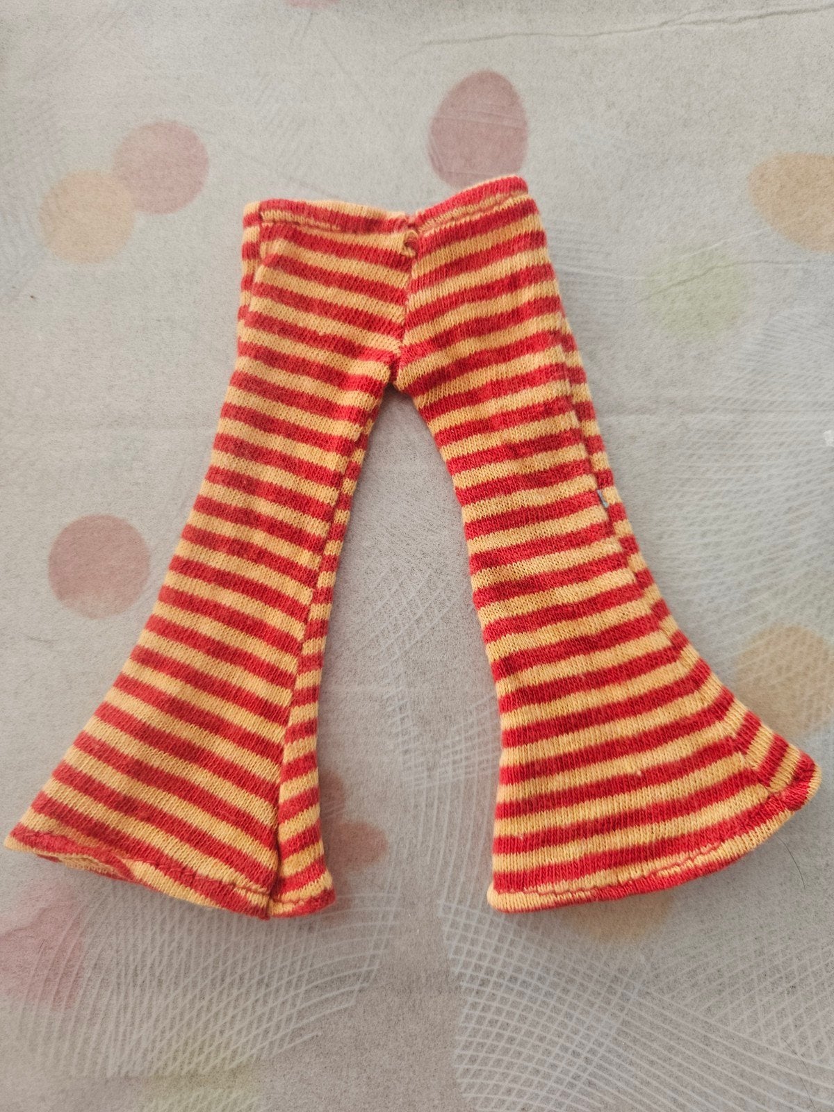Daisy Mary Quant broek rood geel barbiekleding, Verzamelen, Ophalen of Verzenden, Gebruikt, Kleertjes