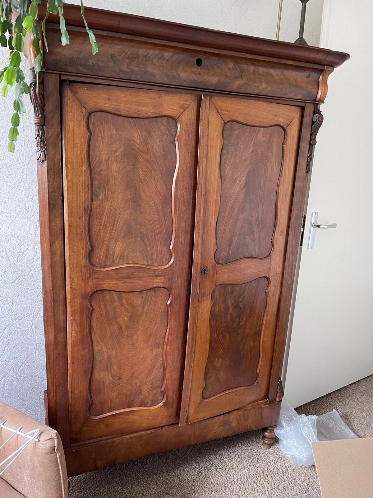 Antieke kast, Ophalen