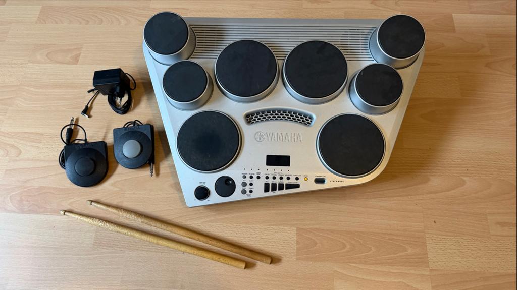 Yamaha DD-65 Digitaal Drumstel met Pedalen en Stokken, Muziek en Instrumenten, Drumstellen en Slagwerk, Ophalen of Verzenden, Zo goed als nieuw