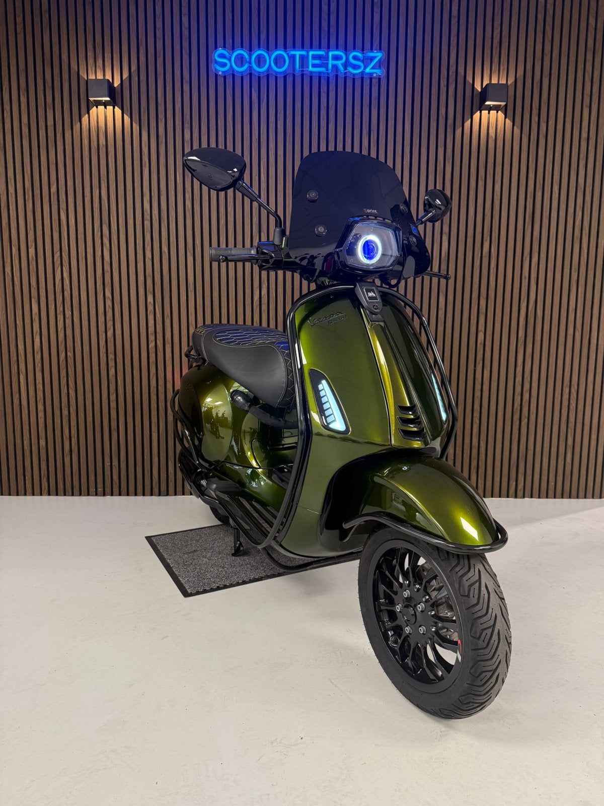 Vespa Sprint Candy pythongreen|2023|Nieuwstaat|Full option, Fietsen en Brommers, Scooters | Vespa, Zo goed als nieuw, Vespa S