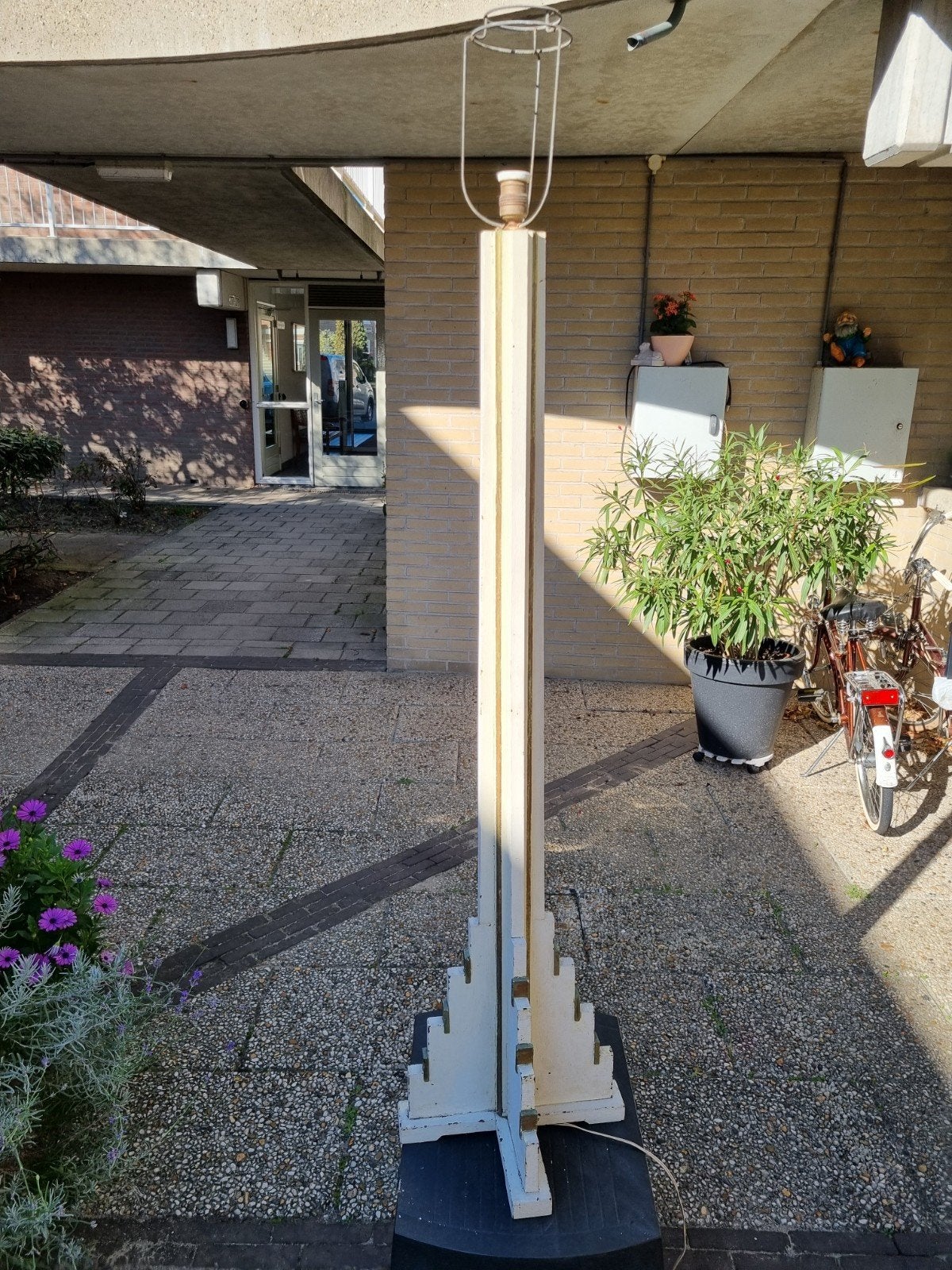 Vintage houten vloerlamp met Art Deco, hoogte plm 175 cm., Ophalen